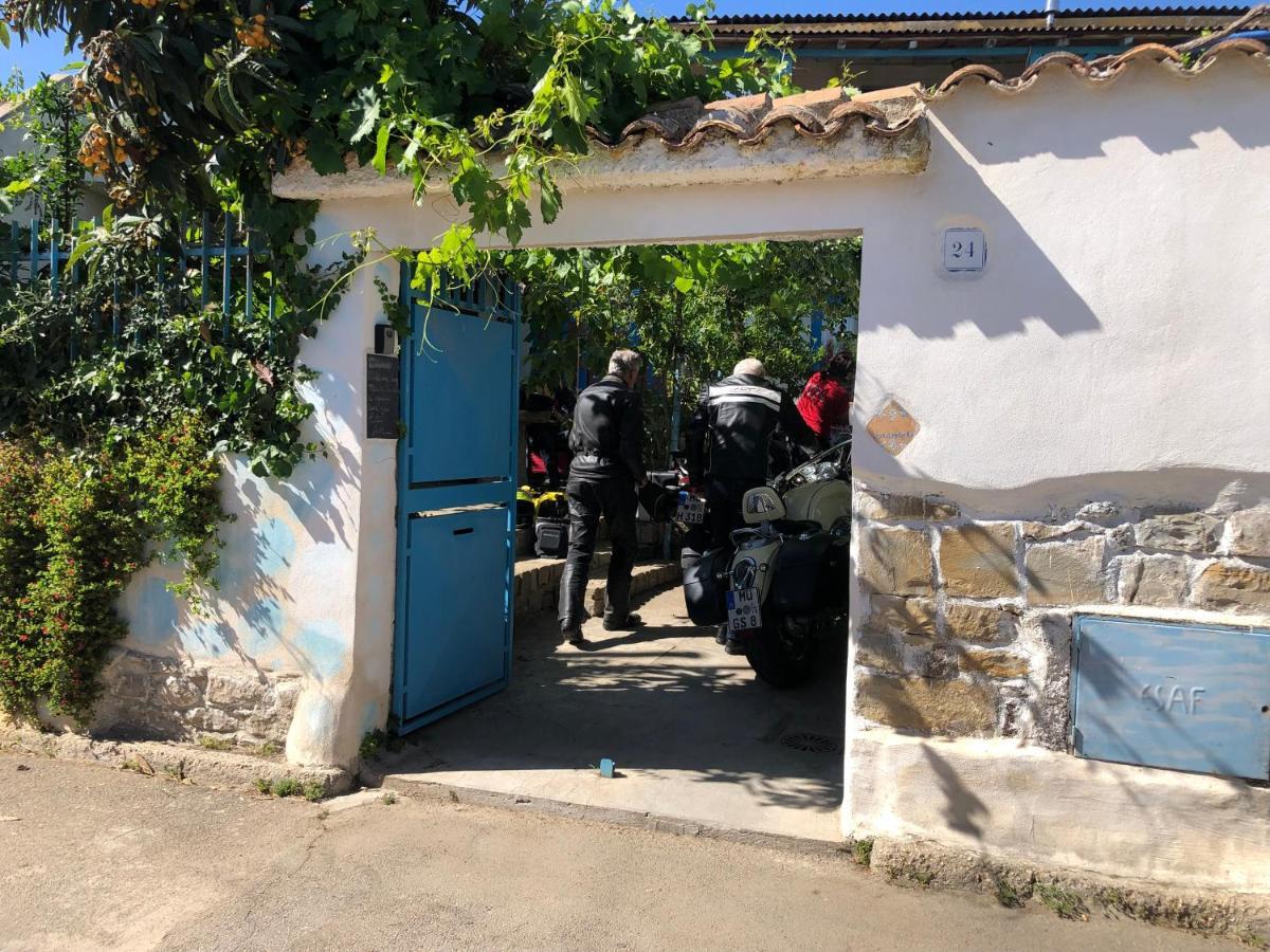 Andrebyke Villa Gergei Bagian luar foto
