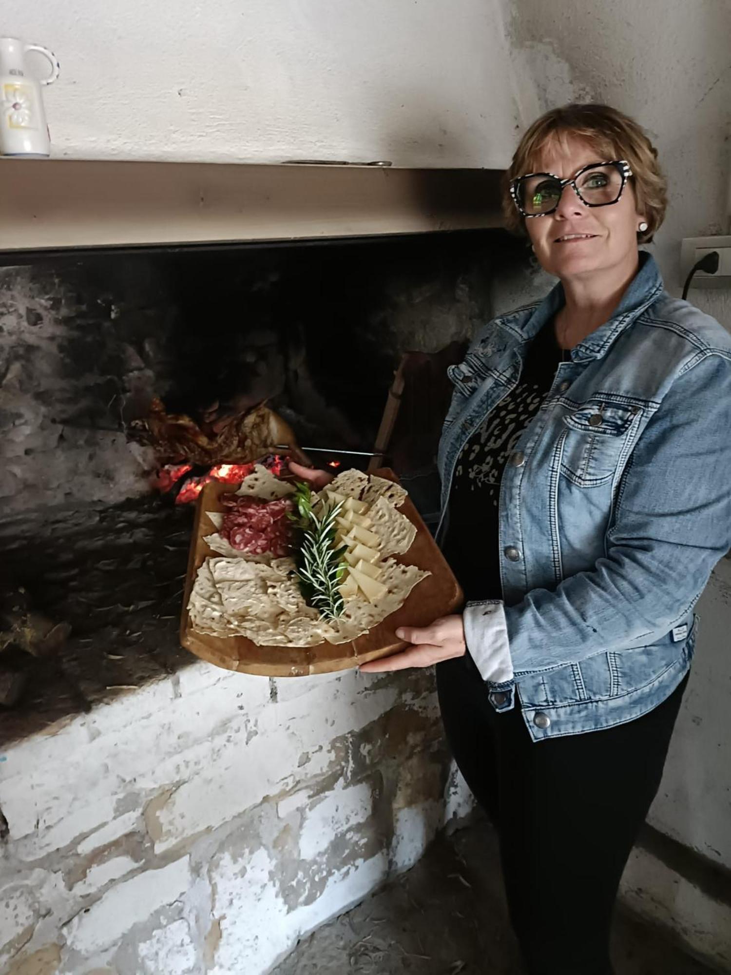 Andrebyke Villa Gergei Bagian luar foto